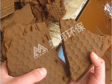 打樁盾構(gòu)泥餅干堆