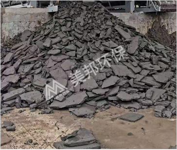 河道清淤泥餅干堆